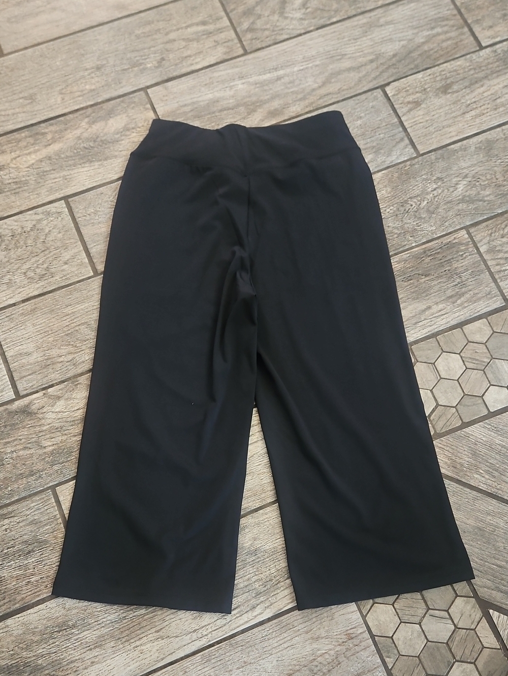 Womems Black Wide-Leg Workout Leisure Capri Length Pants - Picture 3 of 4